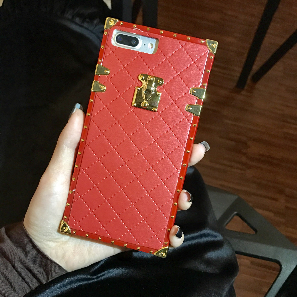 Diamond Pattern TPU iPhone Case with Lanyard | Axl