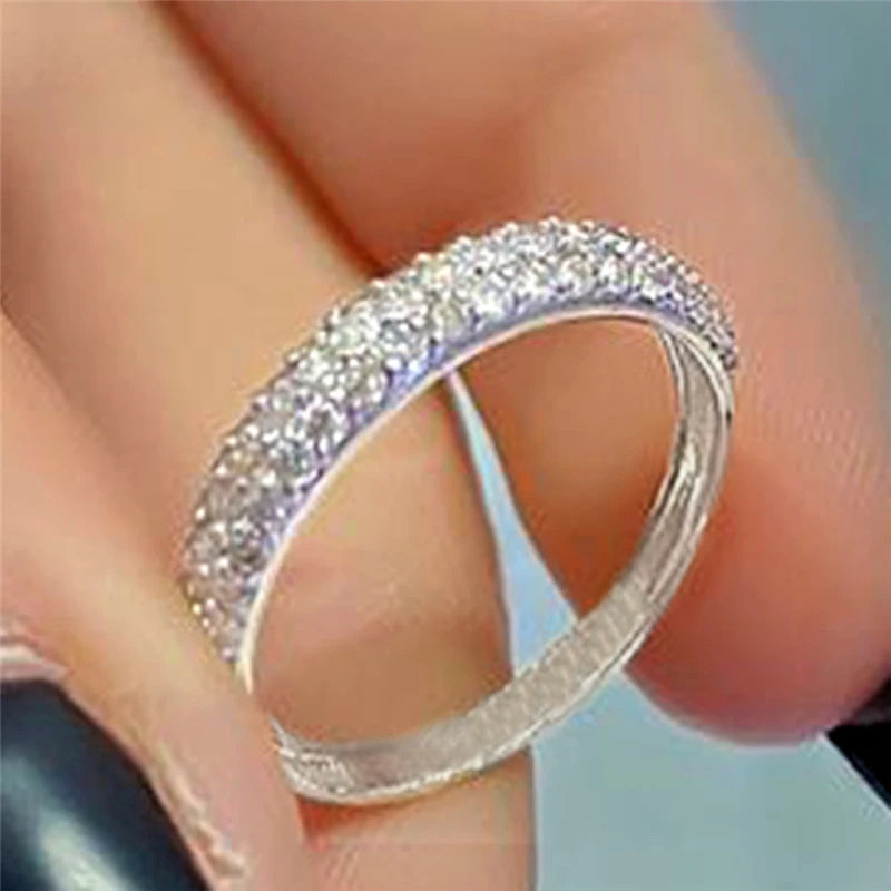 Huitan Women's CZ Band Ring – Trendy Shiny Fashion Jewelry Fashion Ring Axl