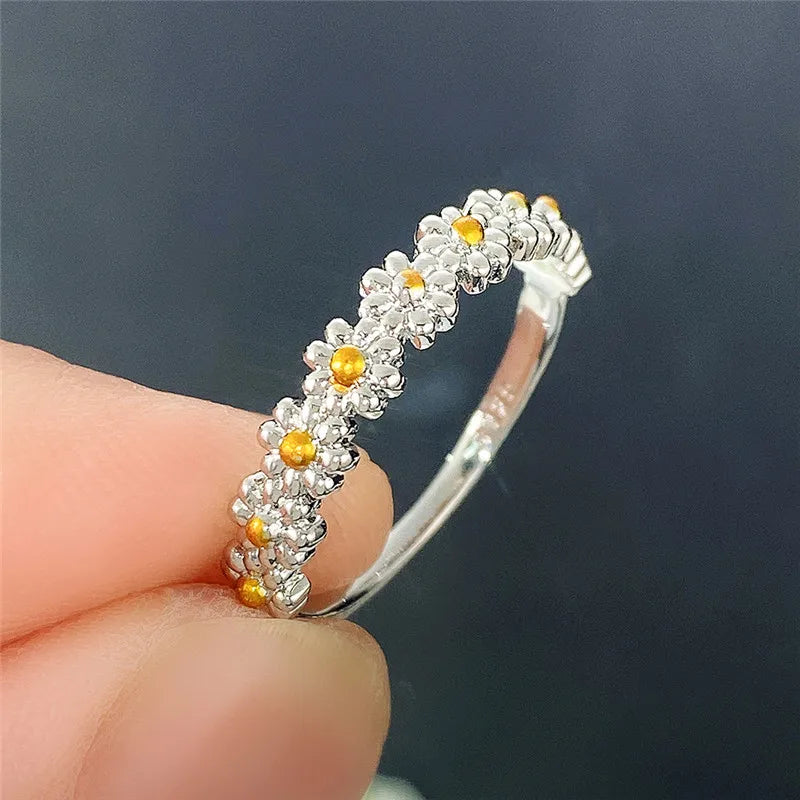 Huitan Daisy Flower Ring for Women – Brass Wedding Band Fashion Ring Axl F1190 6