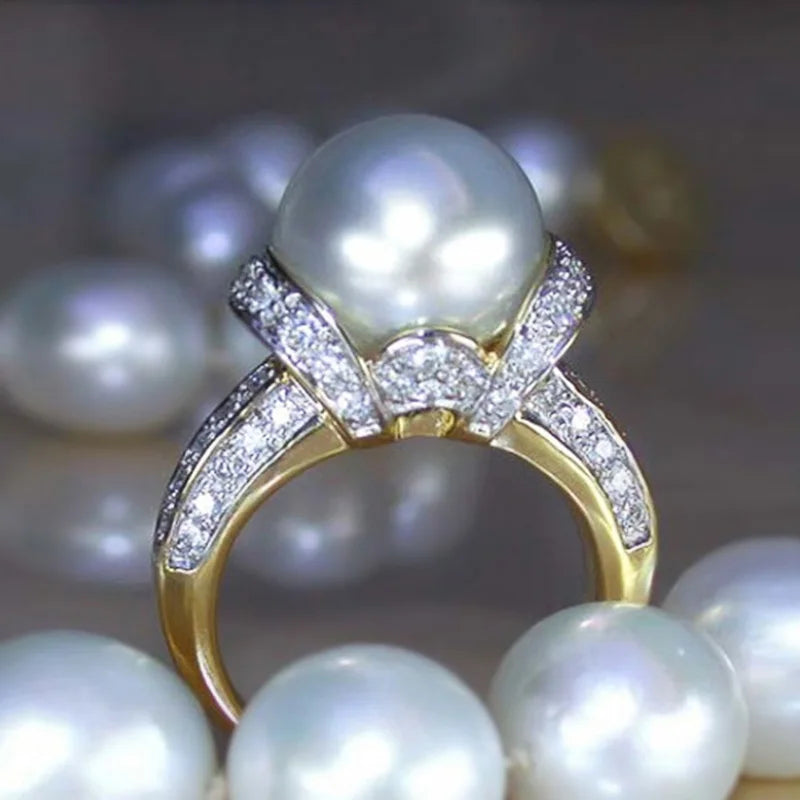 Huitan Big Imitation Pearl Ring – Women's Statement Jewelry Statement Ring Axl WHITE Gold-color 9