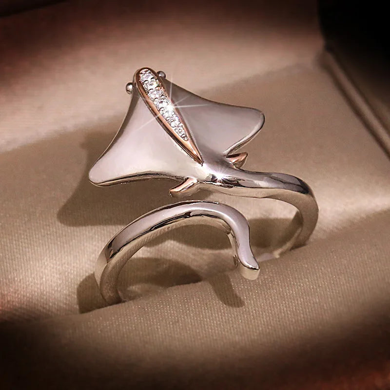 Huitan Fish Ring – Two-Tone CZ Adjustable Hip Hop Ring Fashion Ring Axl