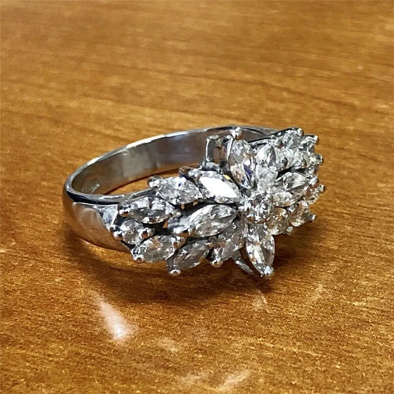 Huitan Flower Women's Ring – Cubic Zirconia Fashion Jewelry Fashion Ring Axl