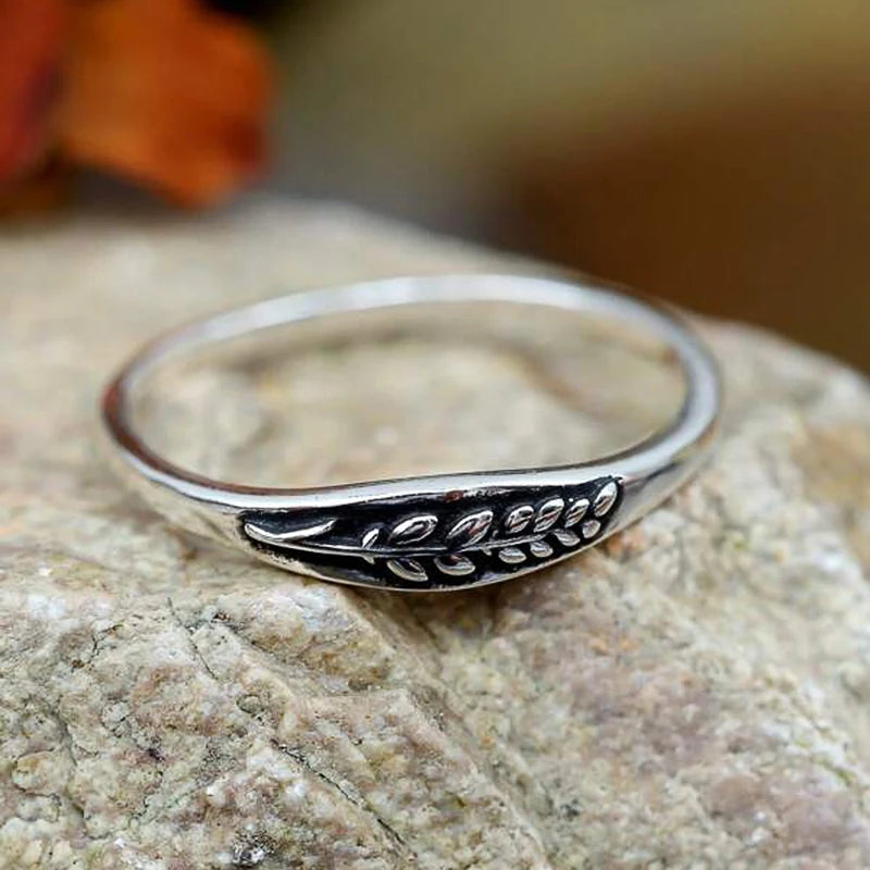 Huitan Carved Leaf Vintage Ring – Antique Silver for Women Fashion Ring Axl