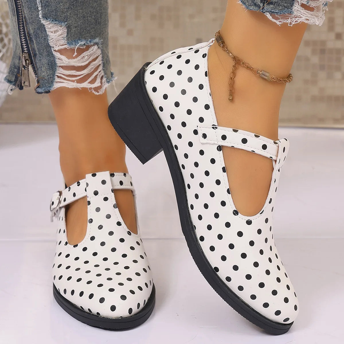 Women's Polka Dot Mary Jane Pumps – Low Block Heel Buckle Mary Jane Pumps Axl 43 WHITE