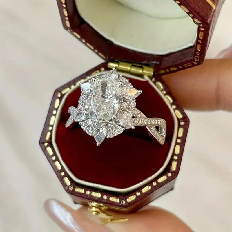 Huitan Women's CZ Wedding Ring – Cubic Zirconia Prong Band CZ Wedding Ring Axl
