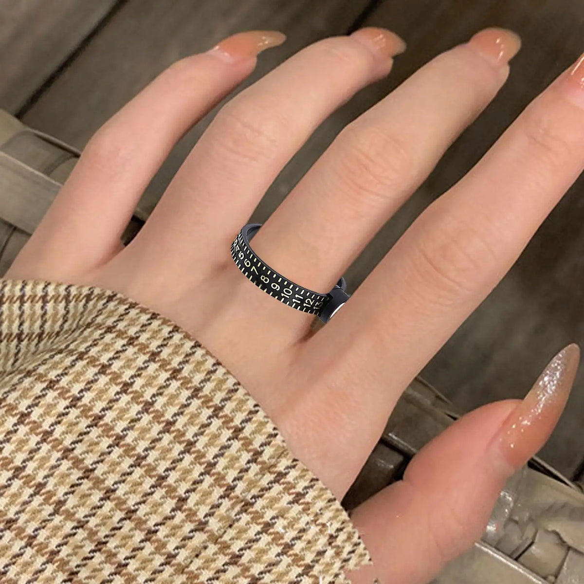 Finger Ring Sizer with Magnifying Glass | US Size 1–17 Gauge Ring Sizing Tool Axl