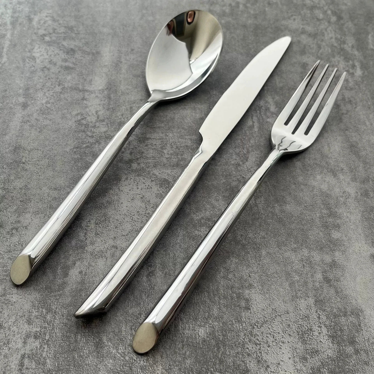 4-Piece Stainless Steel Cutlery Set – Knife, Fork & Spoon Flatware Cutlery Set Axl
