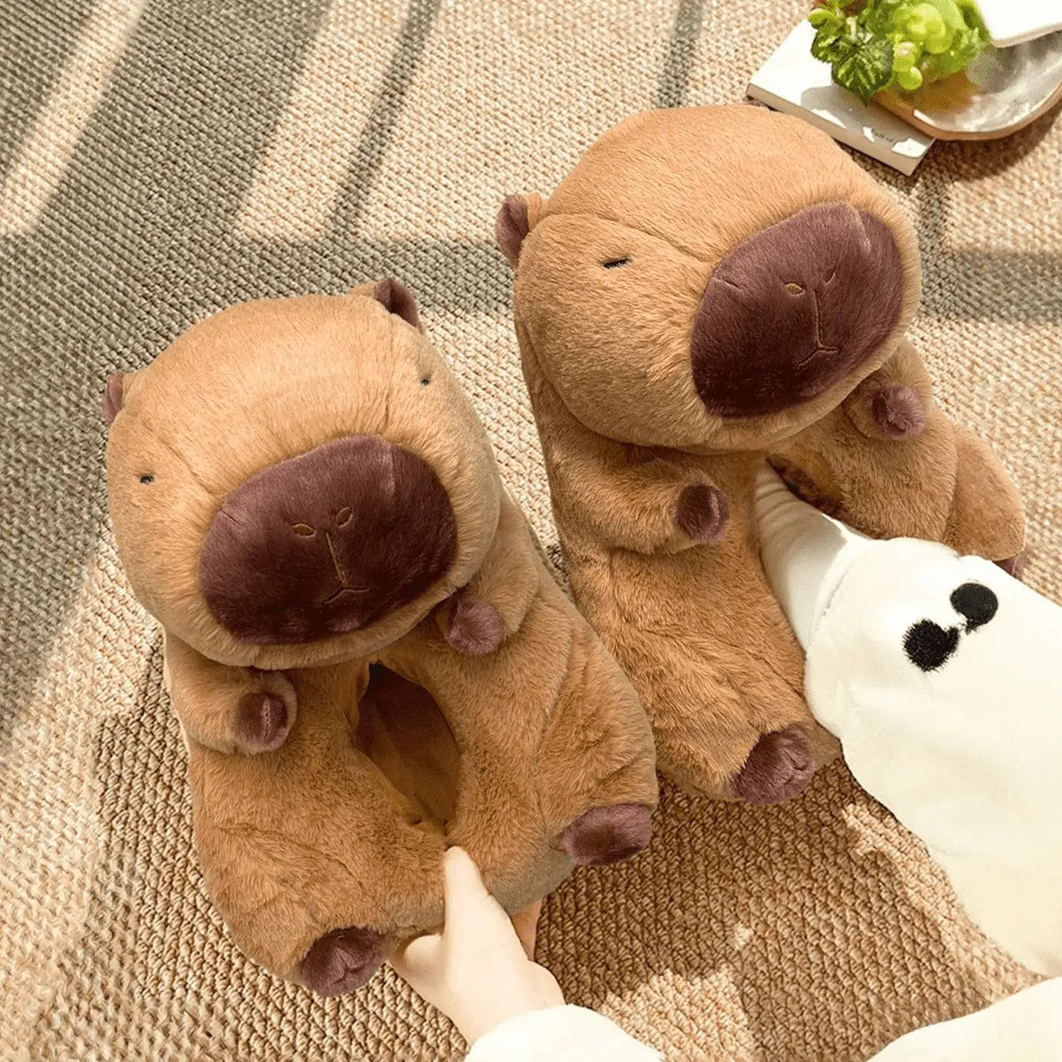 Lorilury Capybara Slippers – Fluffy Faux Fur Women's Slides Novelty House Slippers Axl
