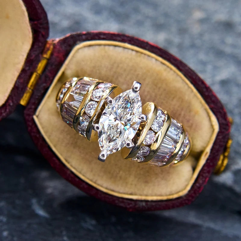 Huitan Cubic Zirconia Ring – Women's Dazzling Wedding Band Fashion Ring Axl
