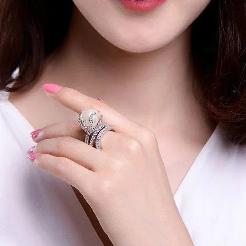 Huitan Simulated Pearl Women's Ring – Elegant Wedding Band Pearl Fashion Ring Axl