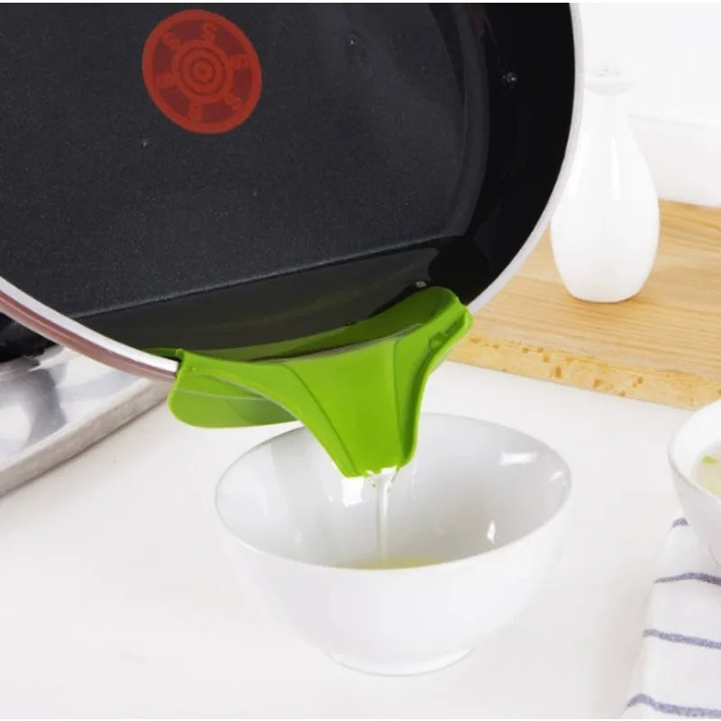 Spill-Proof Kitchen Tools – Pot Edge Guards & Gadgets Kitchen Gadget Set Axl Green