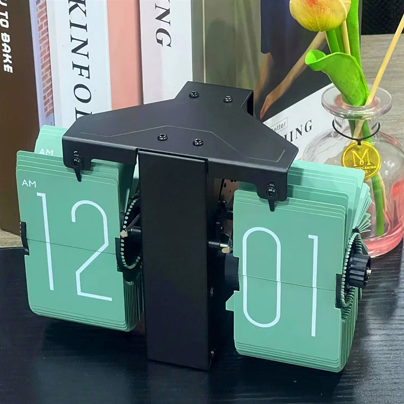 Nordic Retro Page-Turning Desk Clock | Quartz Table Ornament Desk Clock Axl Black And Green