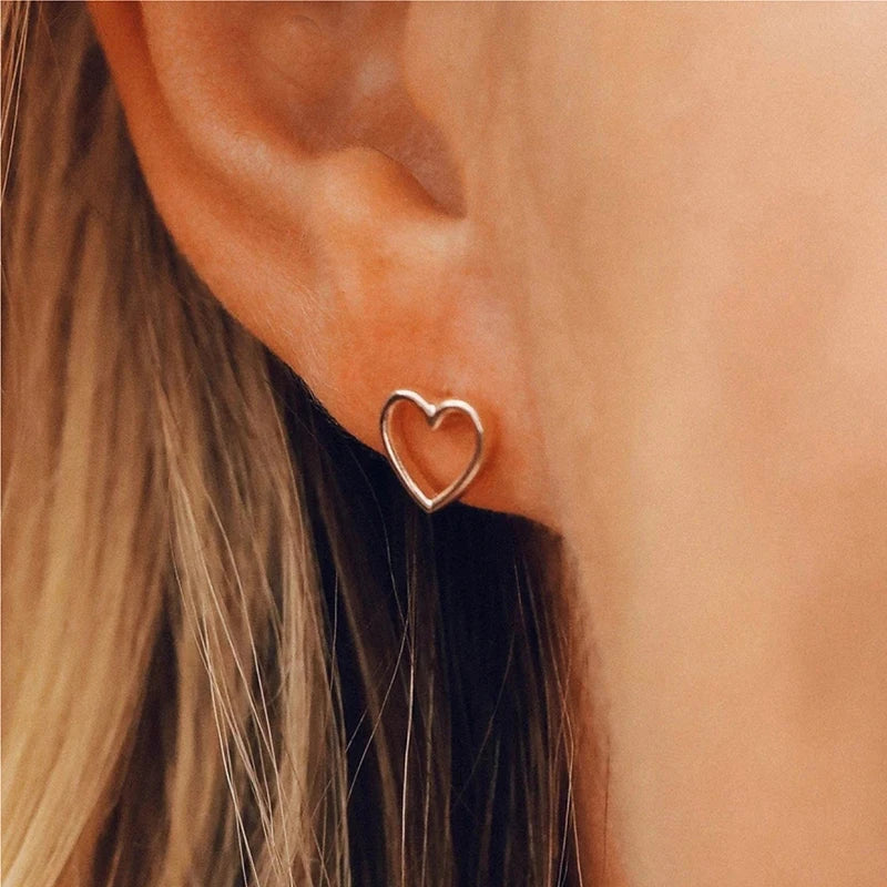 Huitan Minimalist Heart Stud Earrings – Silver Tone Women's Studs Stud Earrings Axl