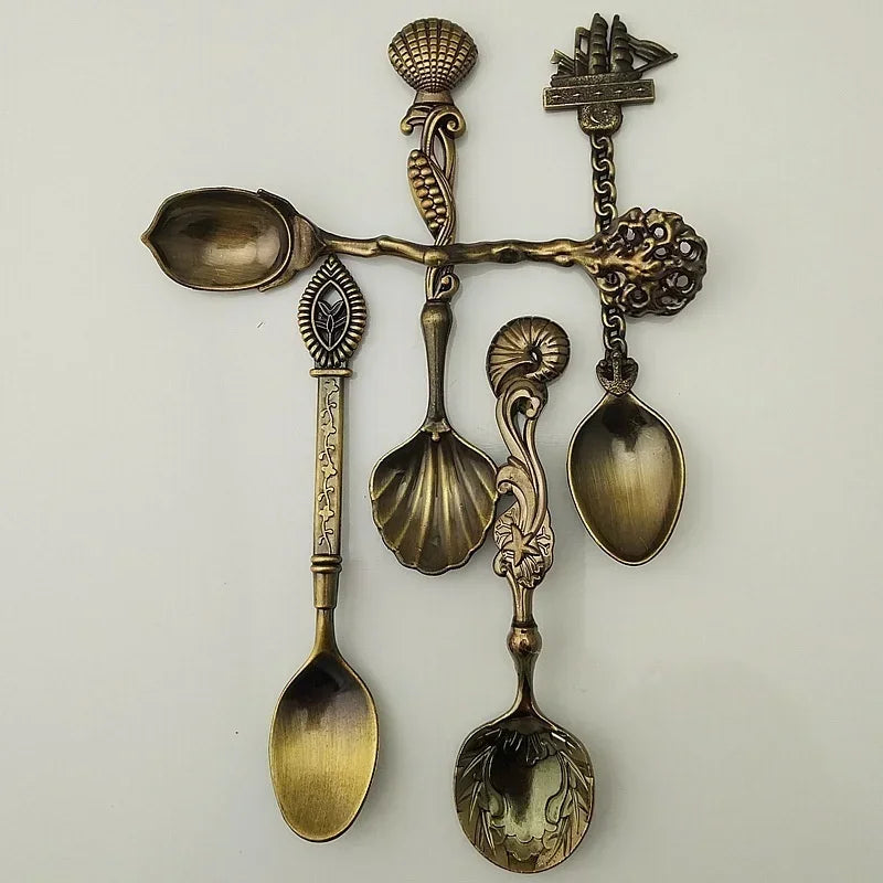 5-Piece Vintage Royal Gold Carved Spoon & Fork Cutlery Set Decorative Cutlery Set Axl
