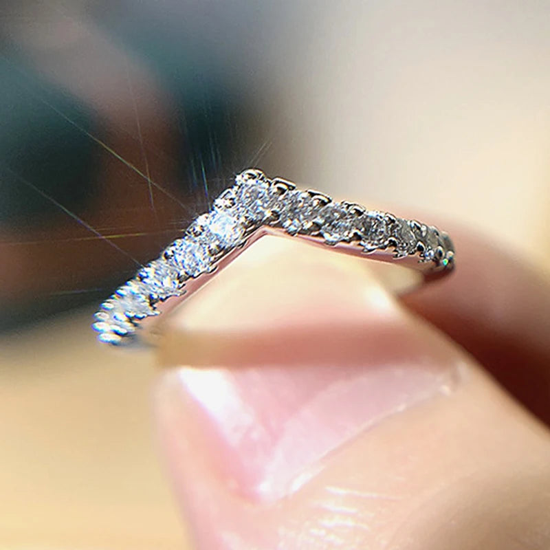 Huitan V-Design Cubic Zirconia Women's Wedding Ring Fashion Ring Axl Q689 10