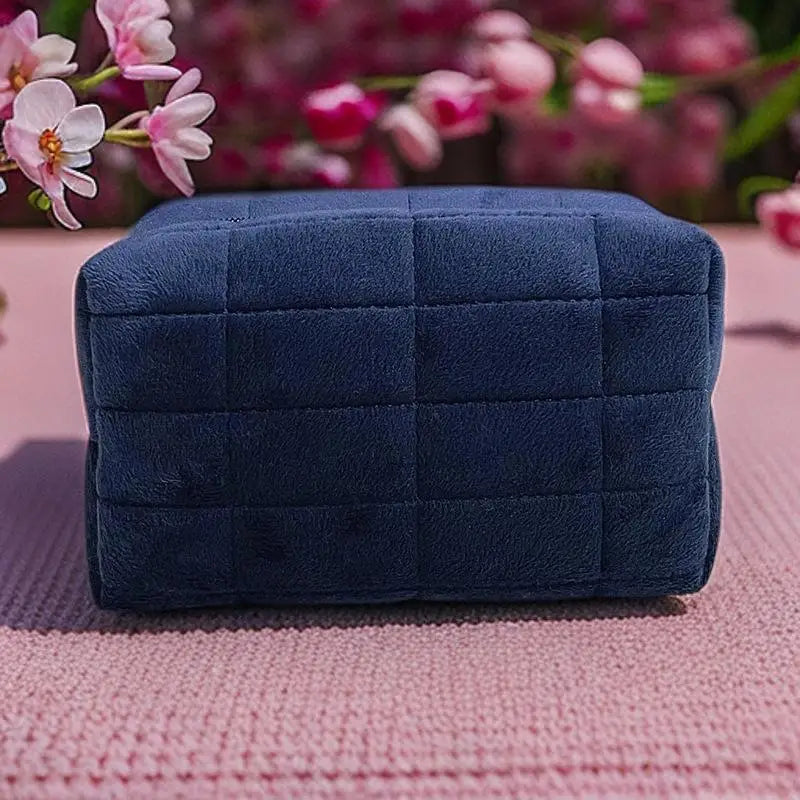 Cute Plush Makeup Bag – Large Fuzzy Cosmetic Travel Pouch Plush Cosmetic Bag Axl