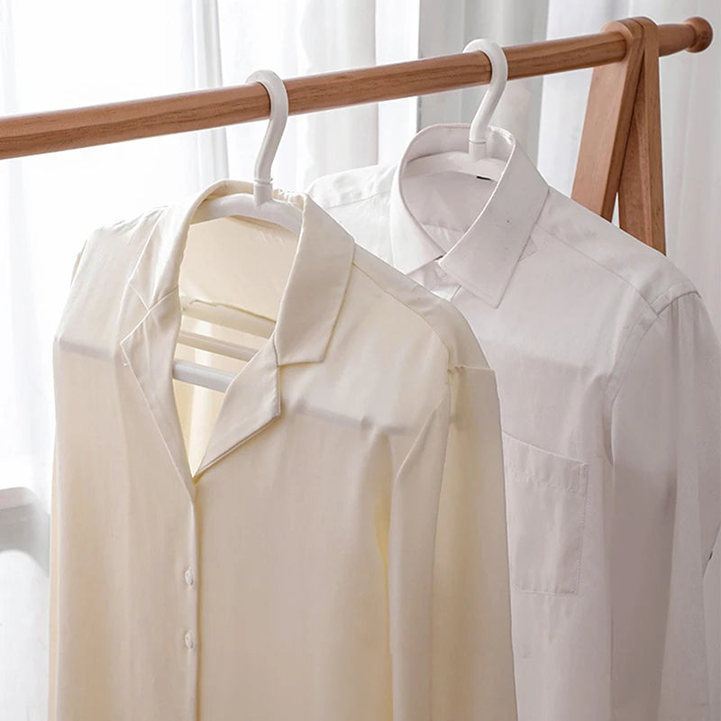 Space-Saving Foldable Clothes Hanger with Clip – Extendable Clothes Hanger Axl