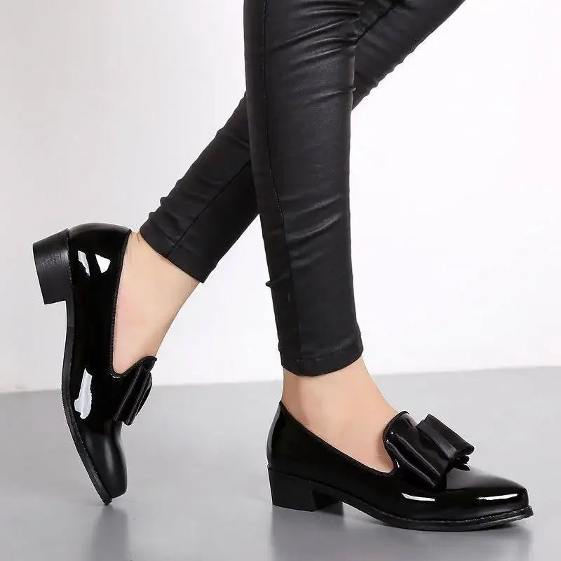 Women's Pointed Toe Bow Ballet Flats – Slip-On Patent PU Ballet Flats Axl
