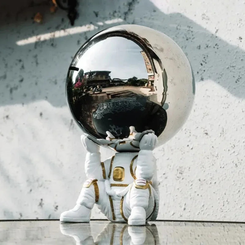 Astronaut Piggy Bank – Magnetic Steel Coin Bank & Hat Rack Decorative Coin Bank Axl
