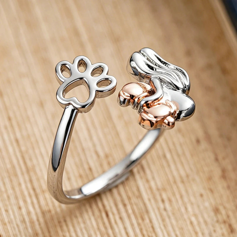 Huitan Women's Hug Dog Opening Ring – Two-Tone Brass Fashion Ring Axl