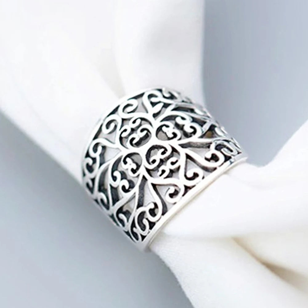 Huitan Vintage Hollow-Out Wide Band Ring – Silver Tone Fashion Ring Axl