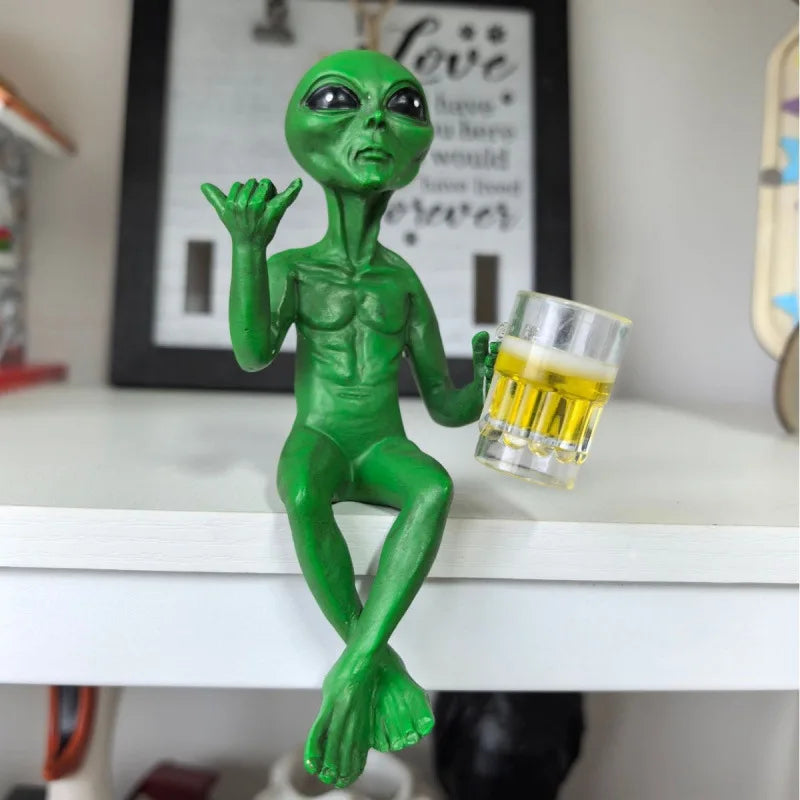 Funny Beer Drinking Alien Statue – Resin Garden & Desk Ornament Novelty Resin Statue Axl A