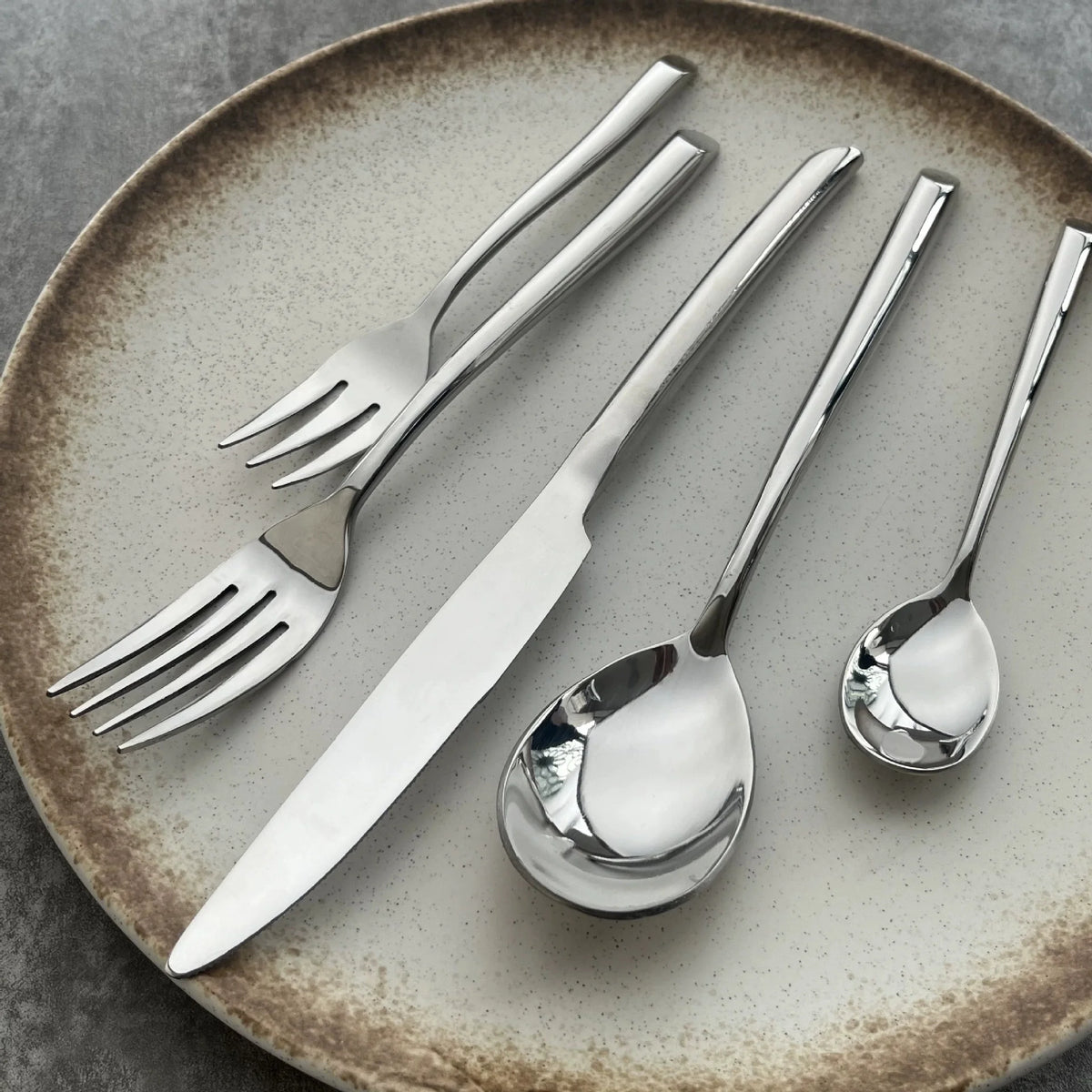 4-Piece Stainless Steel Cutlery Set – Knife, Fork & Spoon Flatware Cutlery Set Axl