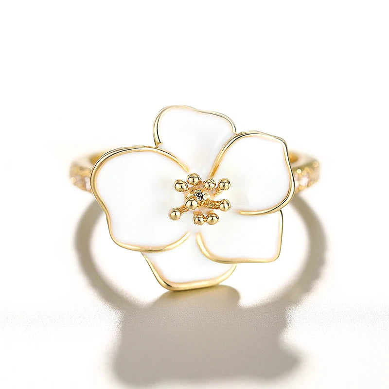 Huitan White Flower Ring – Cubic Zirconia Wedding Band Fashion Ring Axl