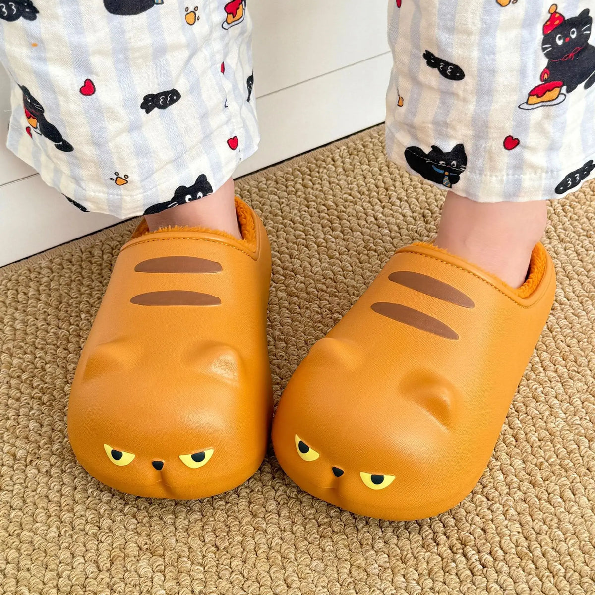 Lorilury Fuzzy Cat Slippers – Women's Warm Indoor House Shoes Indoor House Slippers Axl
