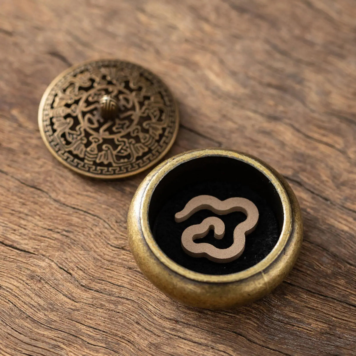 Mini Metal Incense Burner – Cone & Coil Holder for Yoga & Home Incense Burner Axl