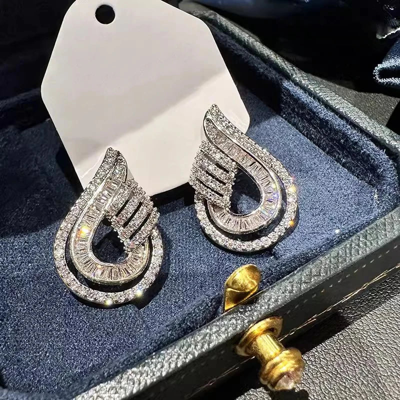 Huitan Waterdrop CZ Stud Earrings – Silver Sparkling Women Crystal Stud Earrings Axl