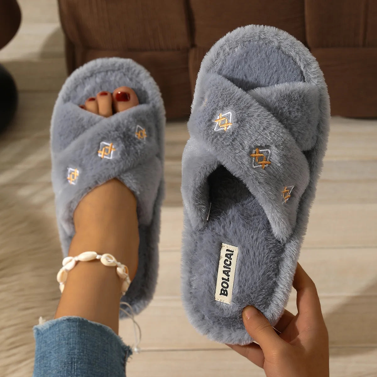 Women's Fluffy Fur Slippers – Embroidery Plush Cross Band Slides Plush Fur Slippers Axl grey 40-41