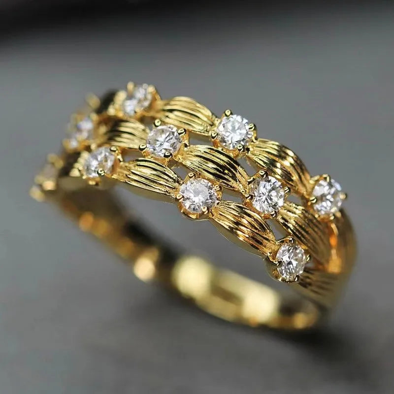 Huitan Women's CZ Wedding Ring – Paved Cubic Zirconia Band CZ Wedding Ring Axl