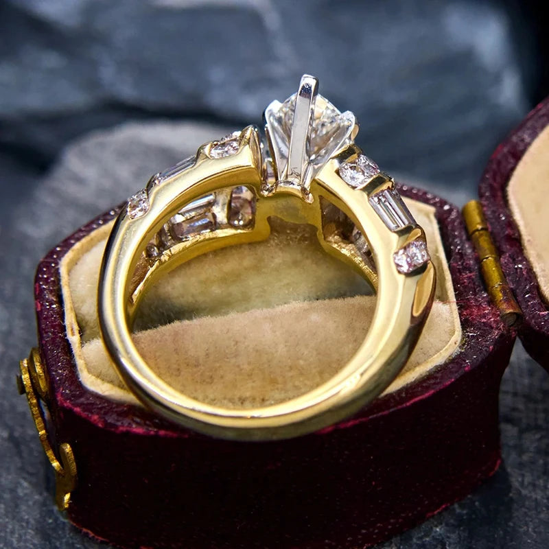 Huitan Cubic Zirconia Ring – Women's Dazzling Wedding Band Fashion Ring Axl