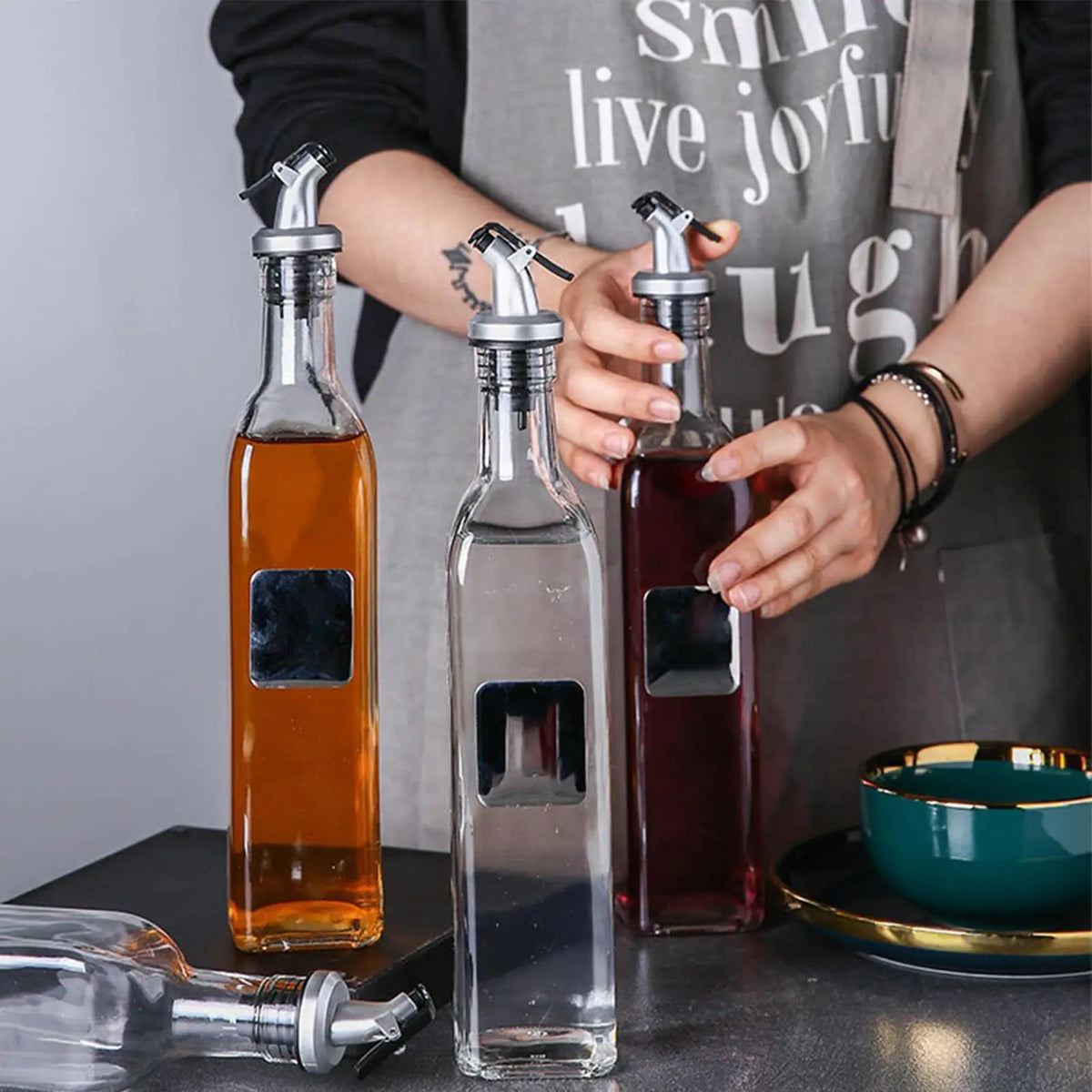 Leak-Proof Oil Bottle Pourer Spout – Olive Oil & Liquor Oil Bottle Pourer Axl