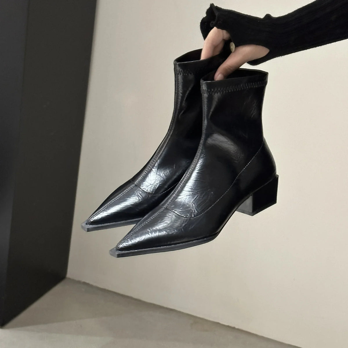 YBQJOO Women's Pointed Toe Ankle Boots | Block Heel Slip-On Women's Ankle Boots Axl Black 35