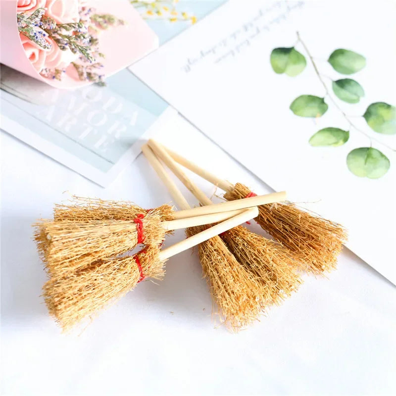 5-Piece Miniature Broom Set – Dollhouse & Diorama Props Dollhouse Accessories Axl