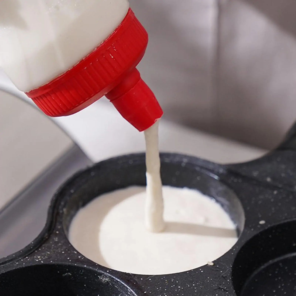 Pancake Batter Dispenser Bottle – 700ml Squeeze & Pour Batter Dispenser Bottle Axl