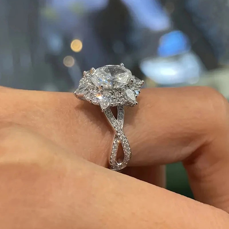 Huitan Women's CZ Wedding Ring – Cubic Zirconia Prong Band CZ Wedding Ring Axl