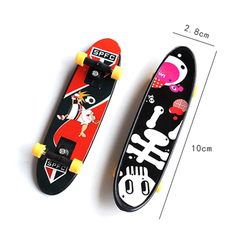 Mini Plastic Finger Skateboard – Random Color Novelty Toy Finger Skateboard Toy Axl