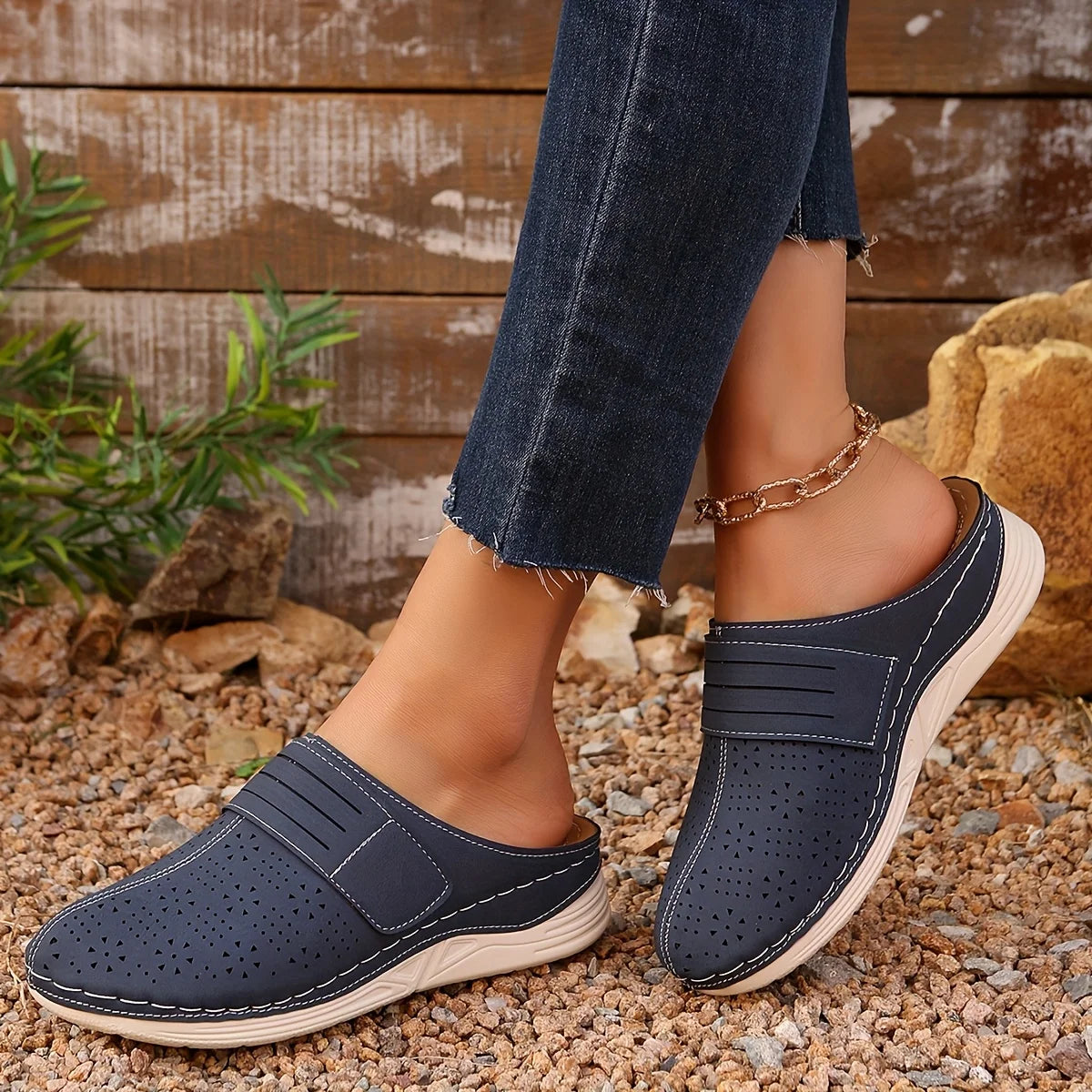 Women's Vintage Wedge Mule Sandals – Slip-On Faux Leather Wedge Mule Sandals Axl