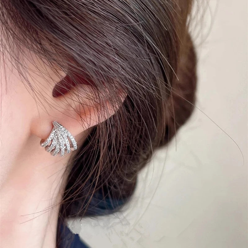 Huitan Claw Stud Earrings – Silver Cubic Zirconia for Women Stud Earrings Axl