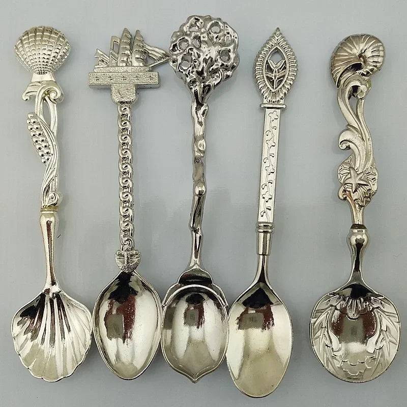 5-Piece Vintage Royal Gold Carved Spoon & Fork Cutlery Set Decorative Cutlery Set Axl Gold and Silver