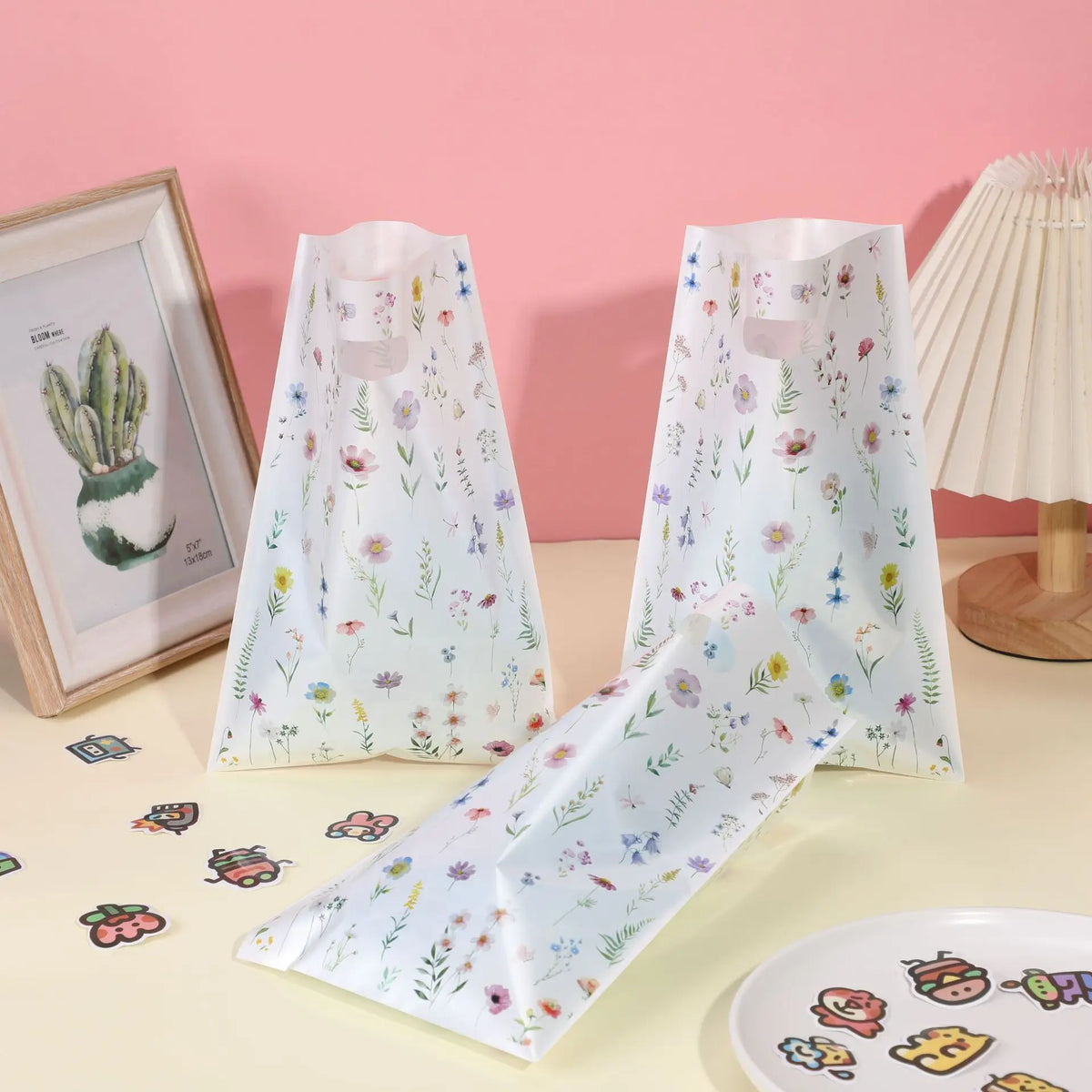 Summer Wildflower Plastic Gift Bags – Floral Butterfly Design 30/50pc Decorative Gift Bags Axl