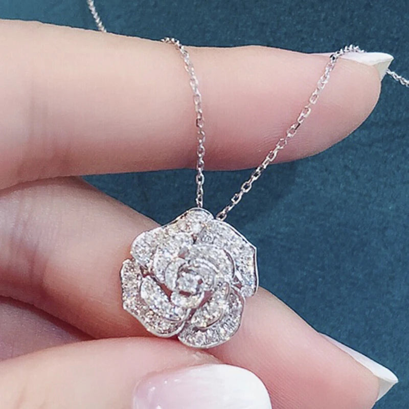 Huitan CZ Flower Pendant Necklace – O-Chain Clavicle Jewelry Pendant Necklace Axl XL855 45cm