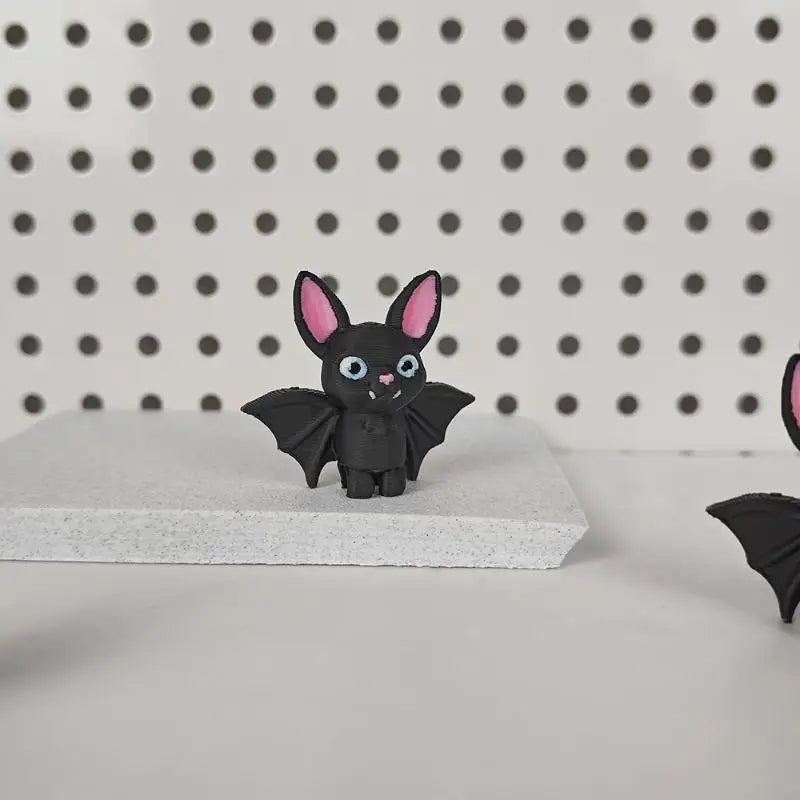 Upside-Down Bat Statue Ornament – Desk, Home & Car Decor Decorative Figurine Axl