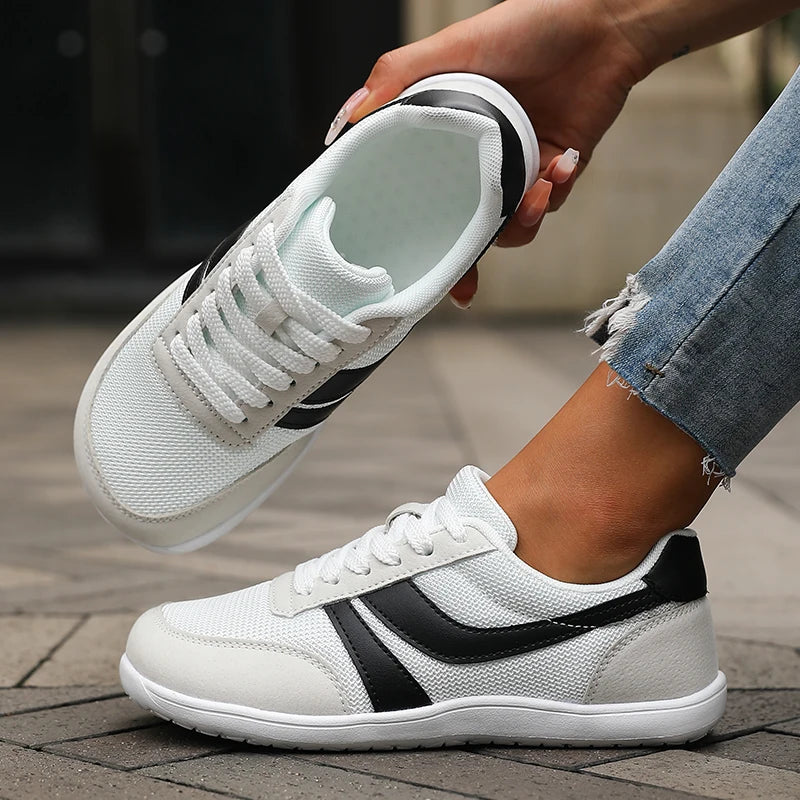 ZULIWAGN Wide Toe Barefoot Sneakers – Breathable Walking Shoes Barefoot Walking Sneakers Axl White Black 46