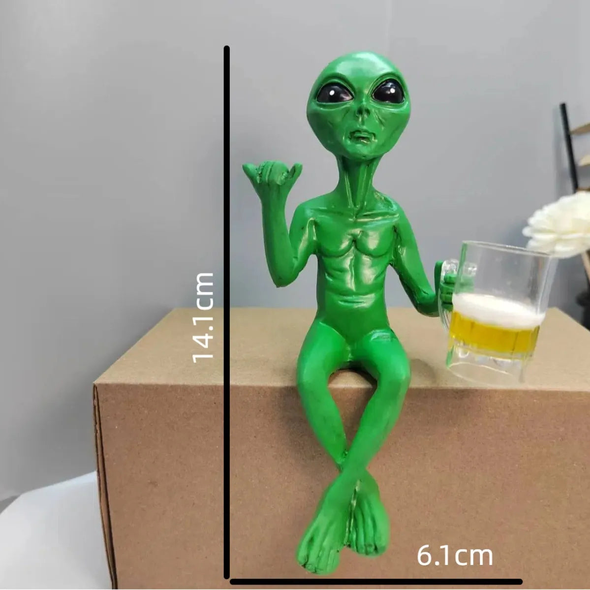 Funny Beer Drinking Alien Statue – Resin Garden & Desk Ornament Novelty Resin Statue Axl