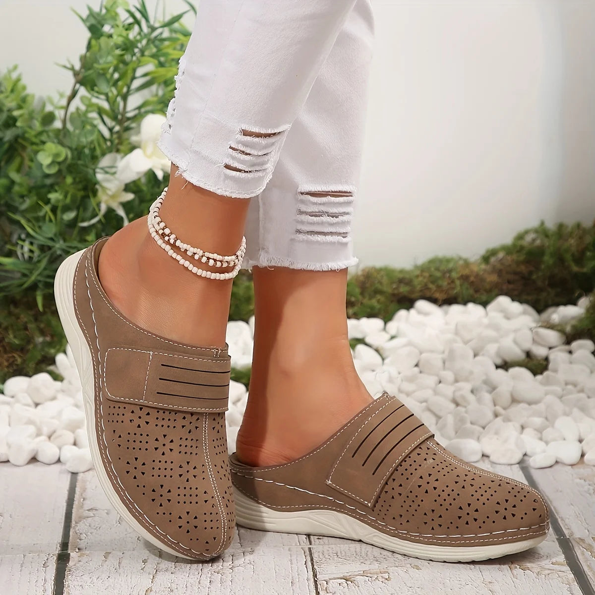 Women's Vintage Wedge Mule Sandals – Slip-On Faux Leather Wedge Mule Sandals Axl