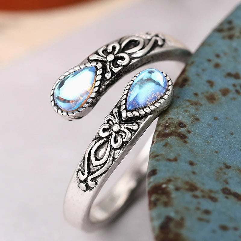 Huitan Vintage Moonstone Opening Ring – Adjustable Women's Ring Fashion Ring Axl